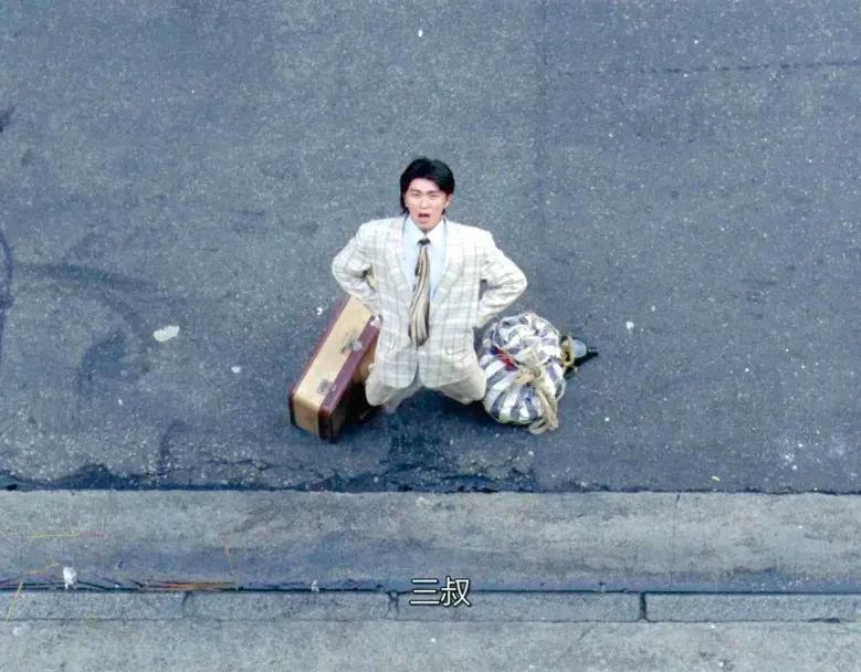 电影《赌圣》剧照但凌宝儿没想到,这成了周星驰在房地产上打的漂亮仗.