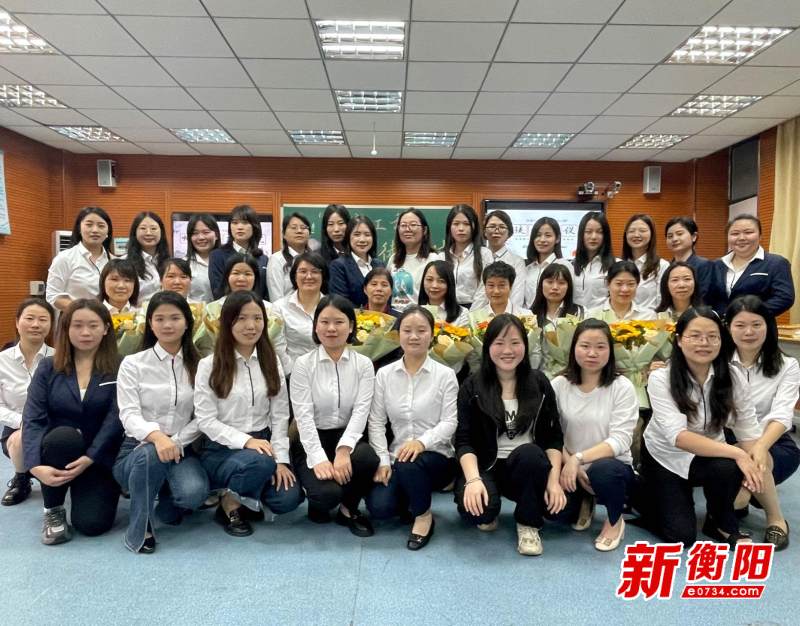 师傅沈运香,徐亮亮,高红等郑重承诺,将把教学经验毫