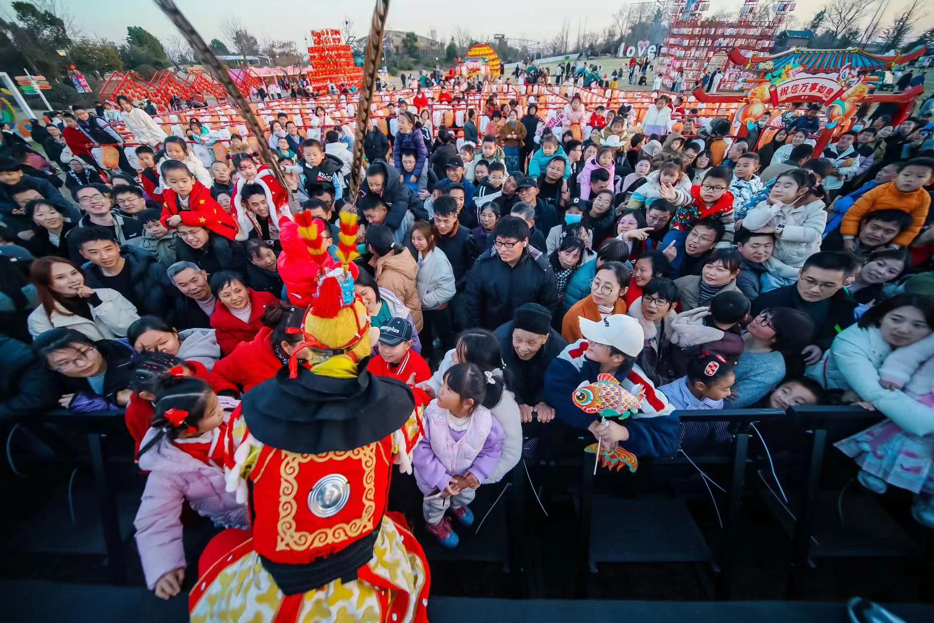 看非遗,逛灯会.