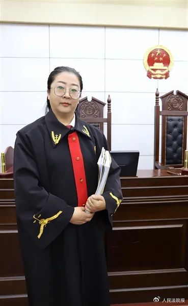 内蒙古自治区察哈尔右翼后旗人民法院审判委员会专职委员,一级法官 杨