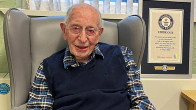 英国111岁老翁成当今世界最长寿男性