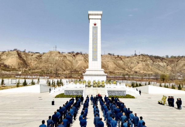 三名党员诵读了临夏红色记忆内容,深入感悟革命先辈的家国情怀和对