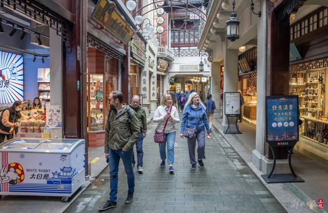 下邮轮逛豫园,免签后最大单体入境旅游团抵沪|上海市_新浪财经_新浪网