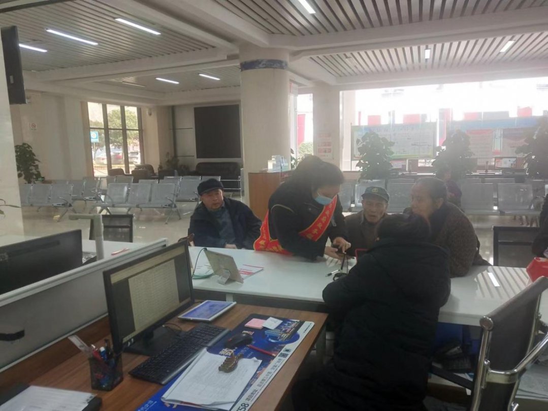 荔波县政务服务中心:以"爱"陪同服务 办事"无碍"|养老_新浪财经_新浪