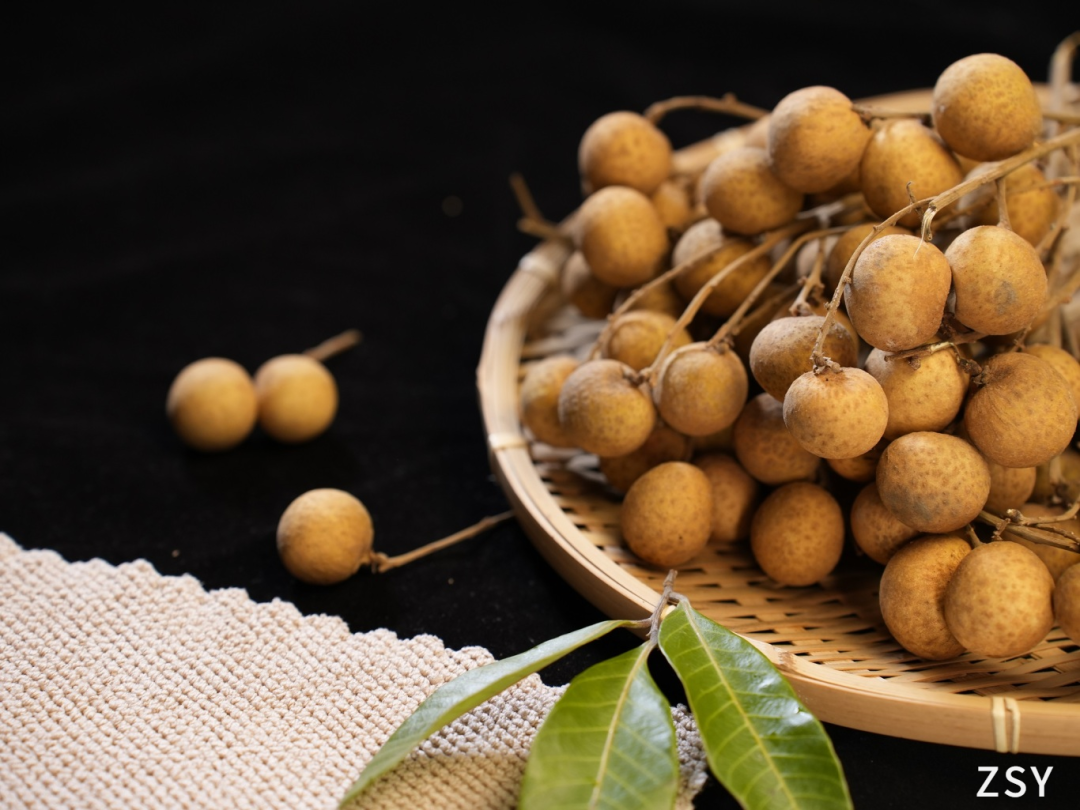 经济新闻滚动>正文> 龙眼又称桂圆,亚荔枝,为中国南方水果,与荔枝