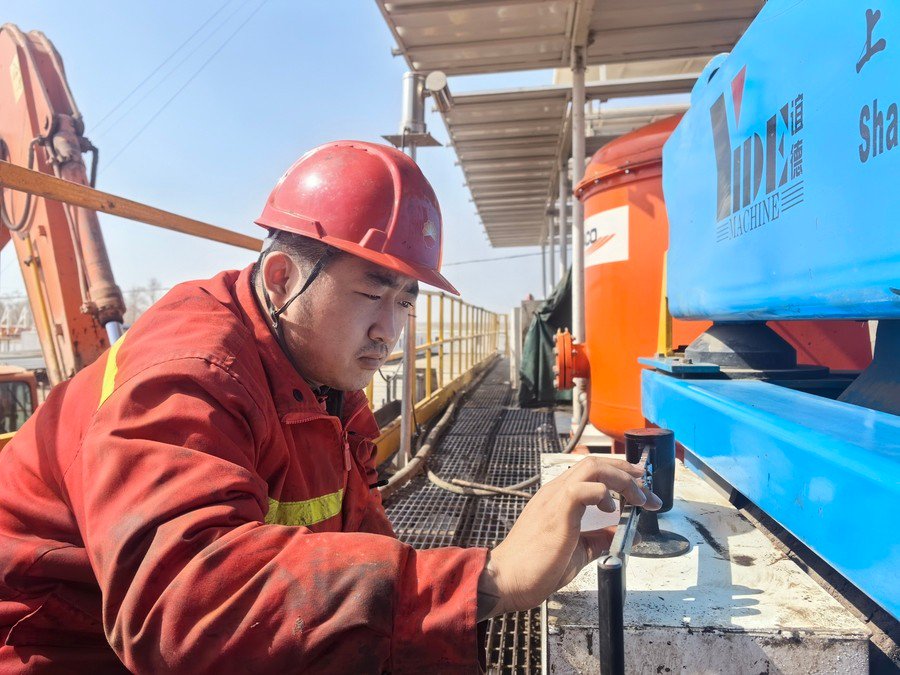 21支钻井队年进尺加入"1万米俱乐部"|大庆油田_新浪财经_新浪网