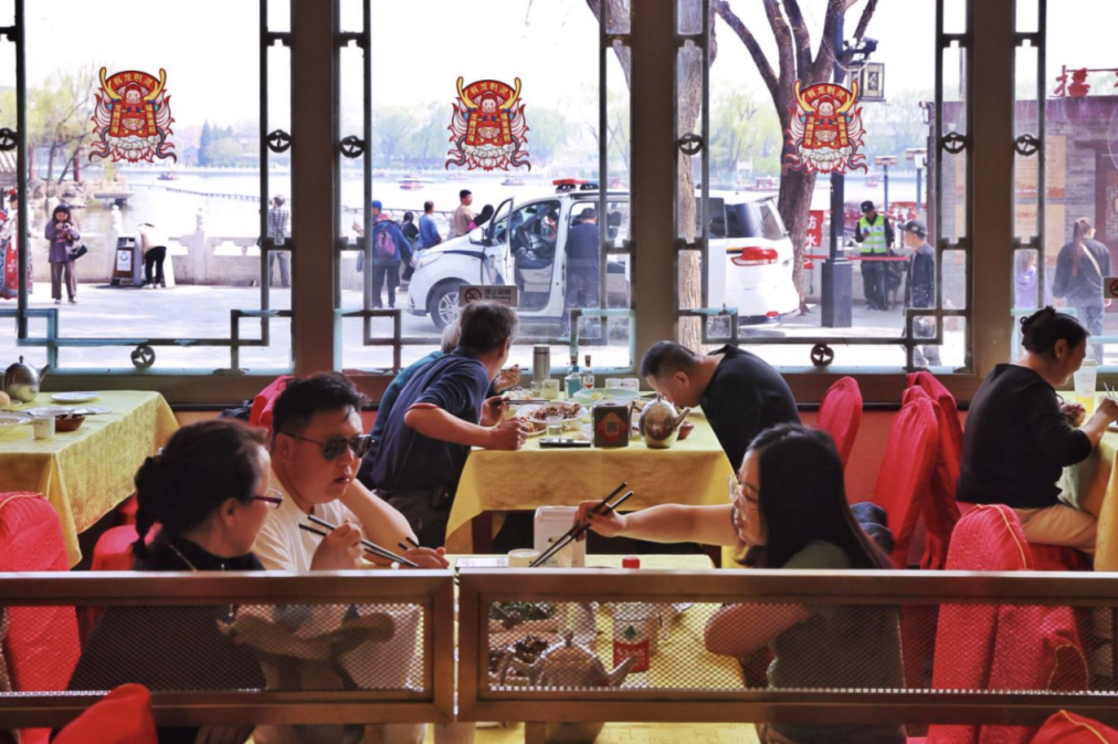 北京消费市场绽放春日活力 清明假期2000多万人次逛商