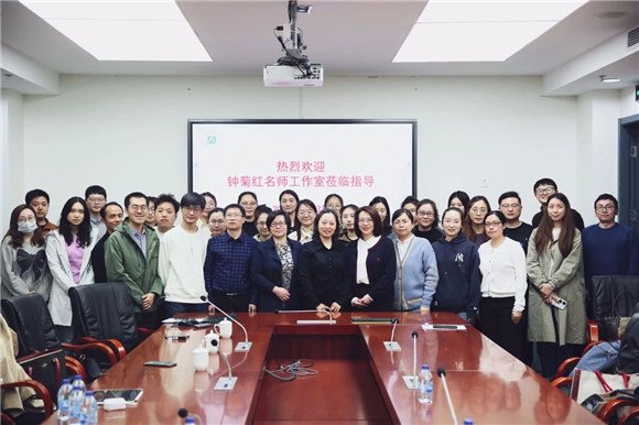 春日邂逅赴一场学习之约钟菊红名教师工作室赴上海延安初级中学开展