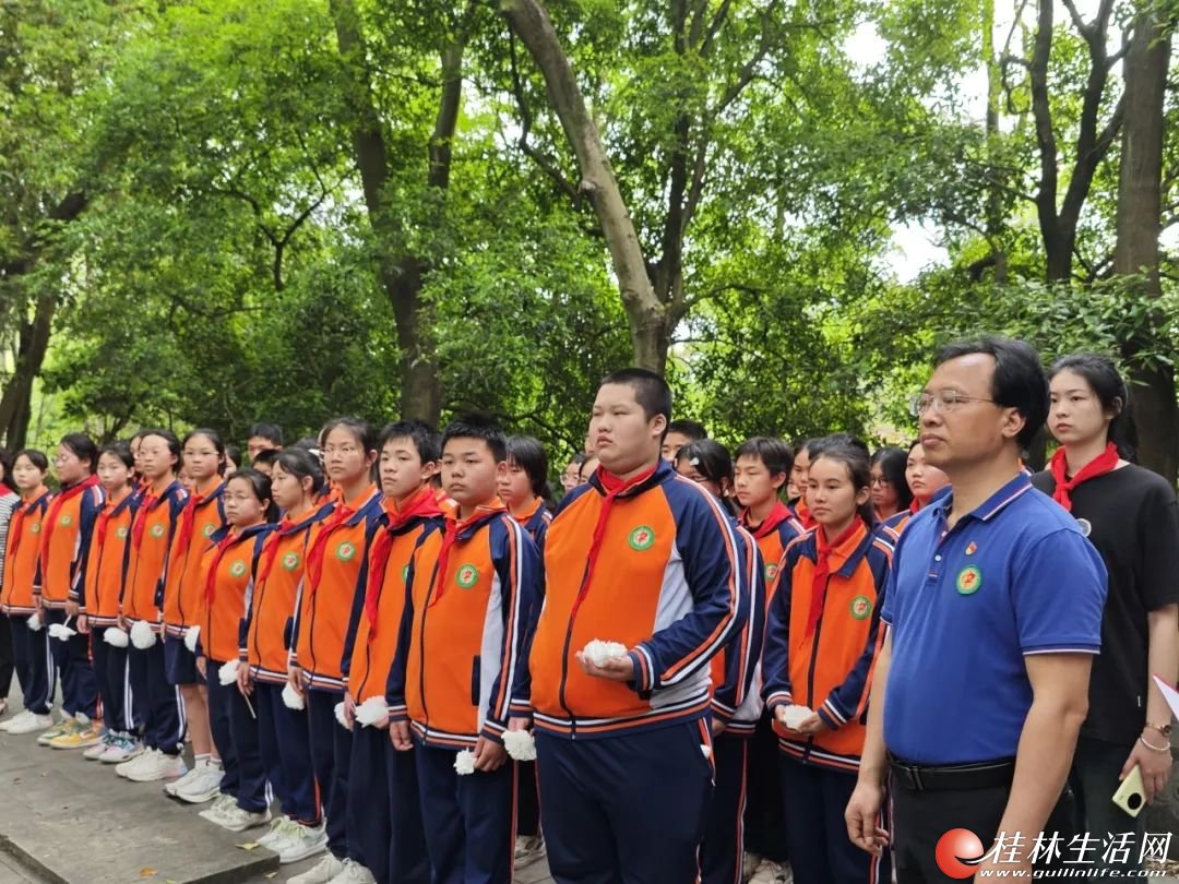 缅怀革命英烈 传承红色基因——桂林市第十二中学组织开展祭奠英烈