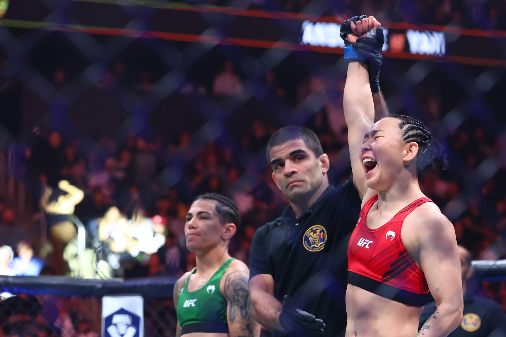 ufc冠军战将首现"中国德比"!