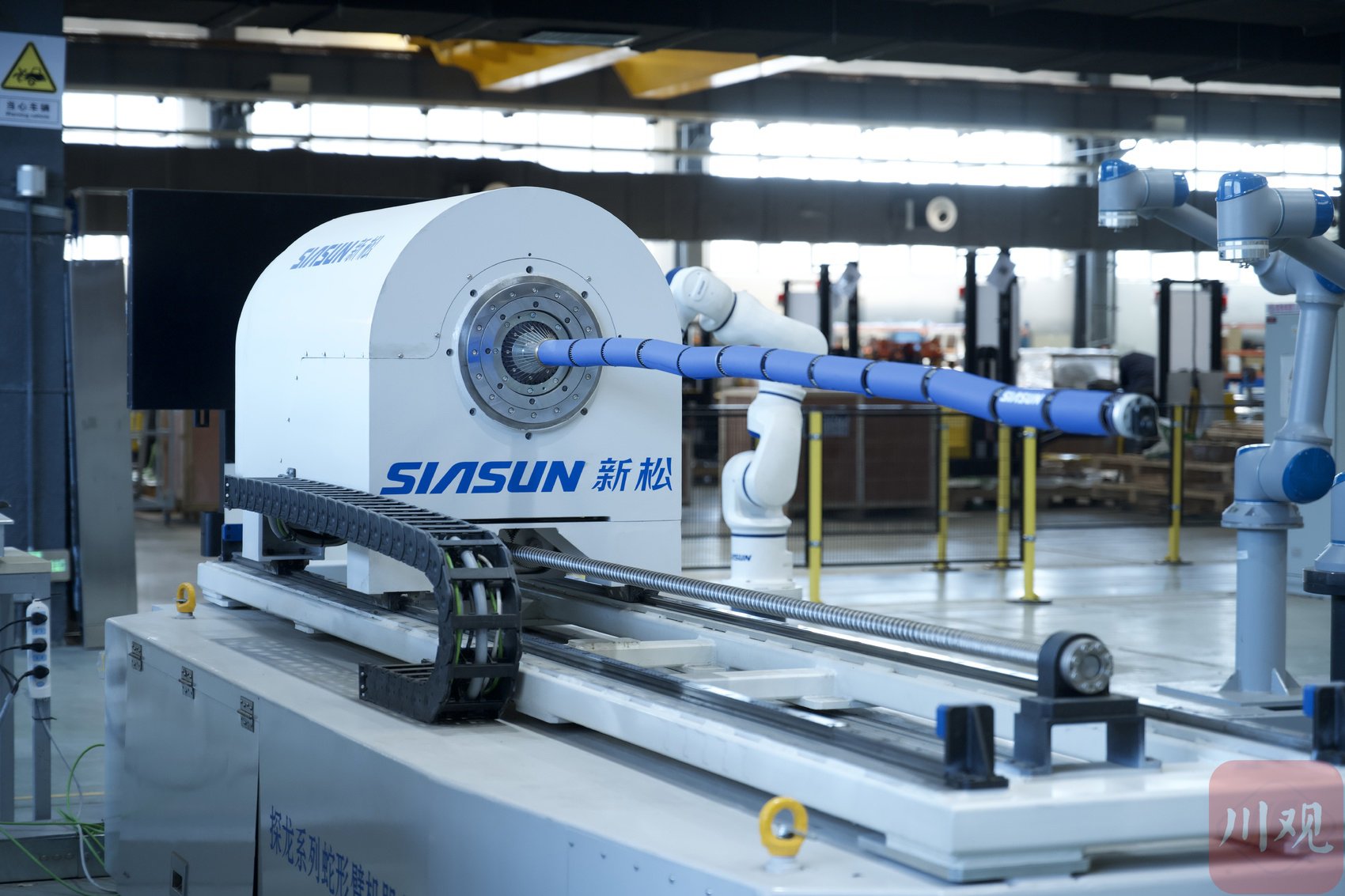 新松机器人公司的蛇形机械臂.