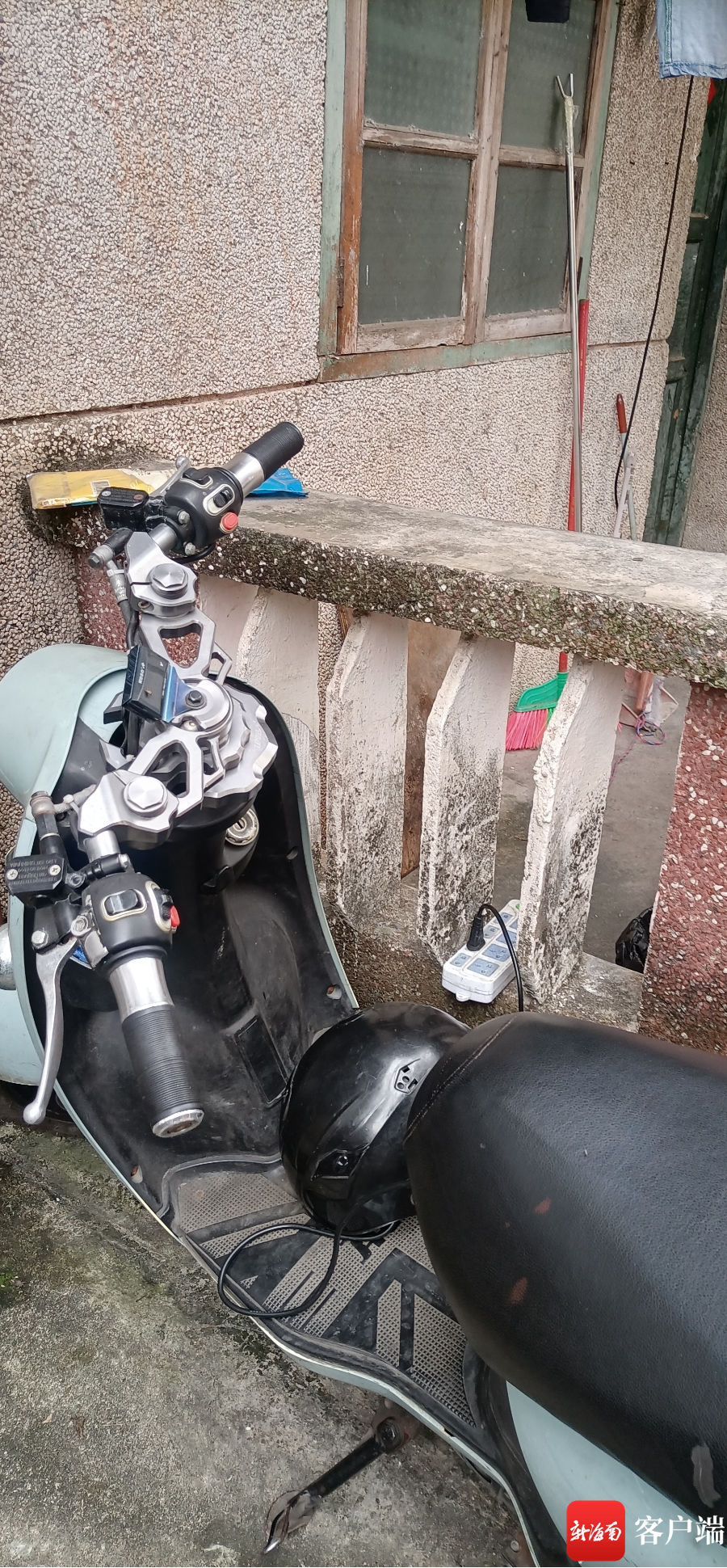 走道,楼道等区域停放电动自行车,严禁电动自行车"进楼入户""飞线充电"