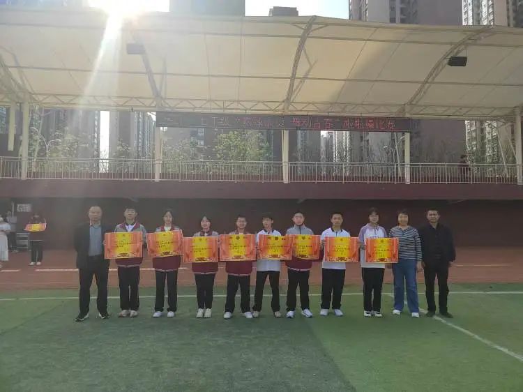 西安市浐灞第二中学七年级啦啦操比赛_新浪财经_新浪网