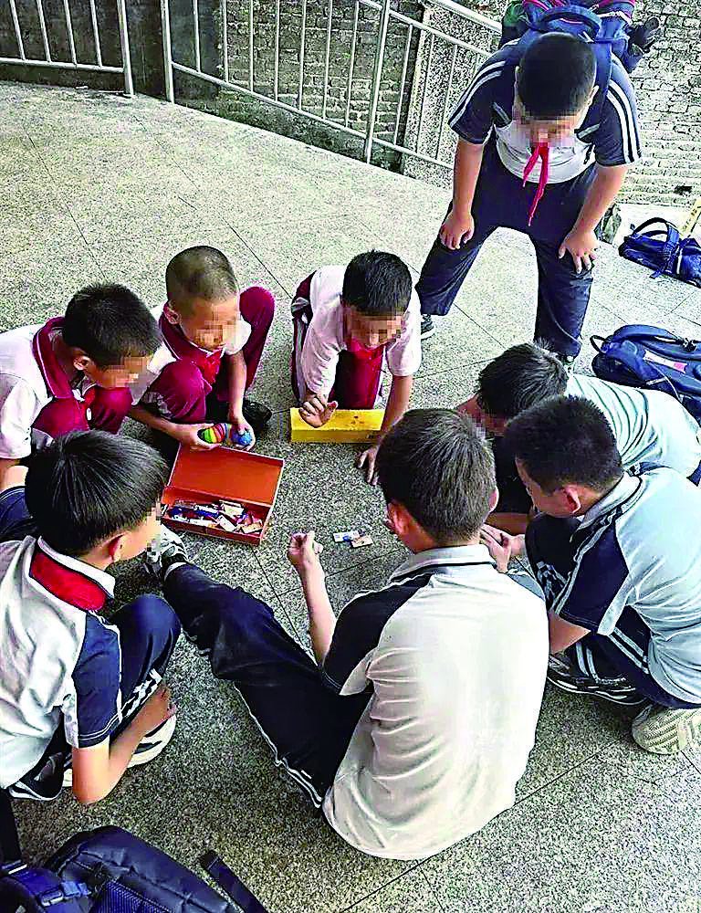 拍烟卡游戏该堵还是疏