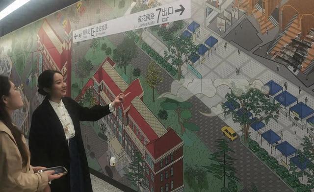 上海交大学生正在欣赏壁画中的校园美景 胡思华 摄