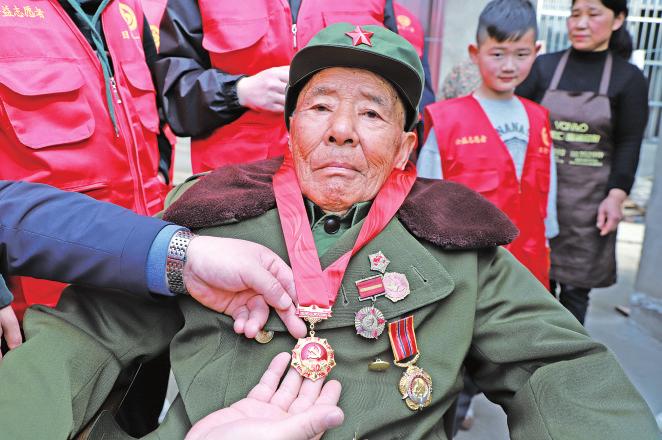 阜南91岁抗美援朝老兵再圆"军装梦"_新浪财经_新浪网