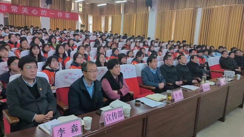 新野县委书记赵红亮为新野县一高师生讲授思政课_新浪财经_新浪网