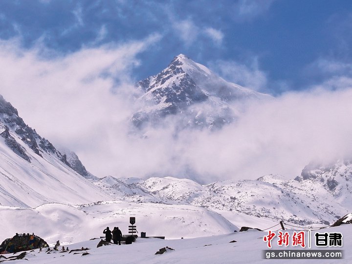 【甘快看】看云海赏春雪,甘肃肃南巴尔斯雪山"给你好看"|云海_新浪