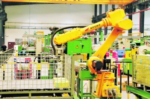 绿色工厂 专心致"智"|机器人_新浪财经_新浪网