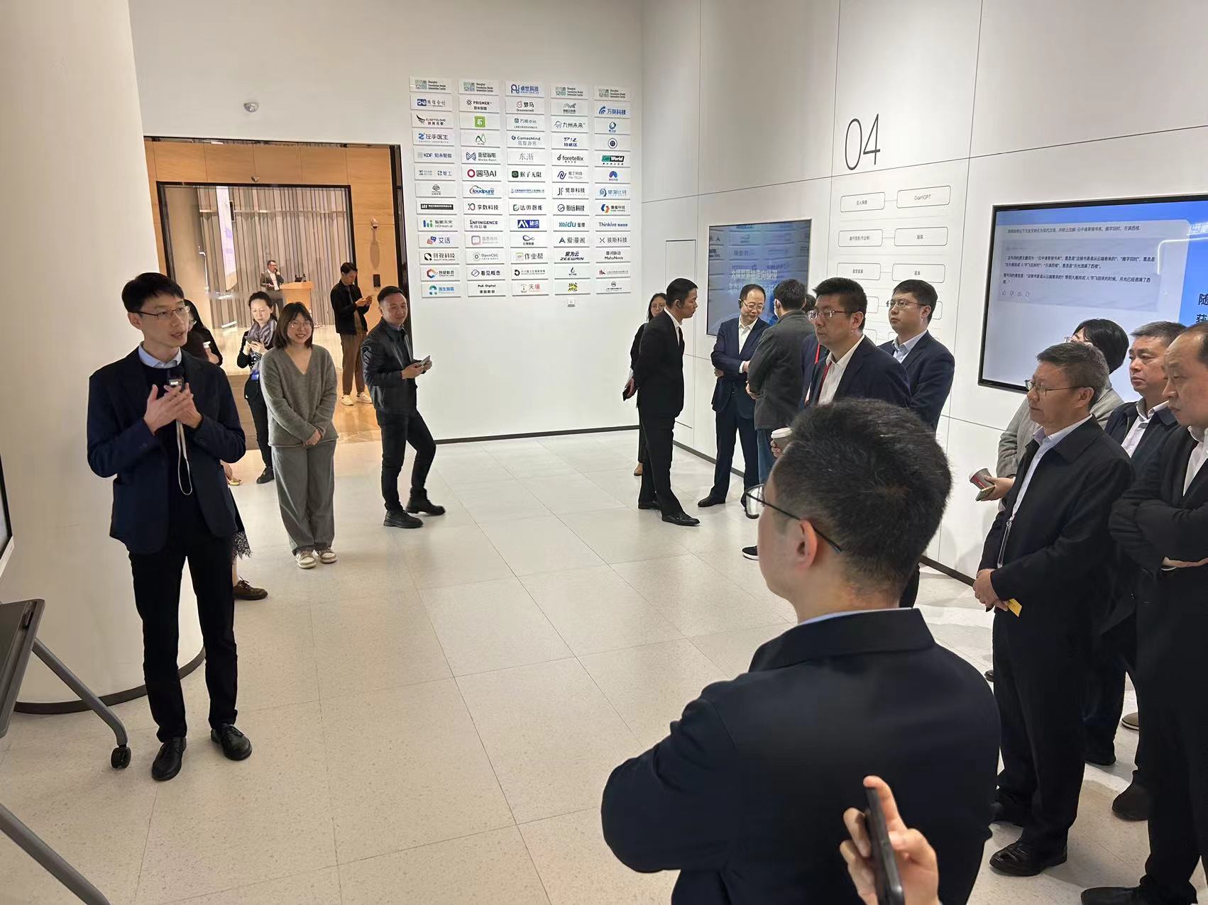 ""开放传神"创始人张家庆把公司的加速发展,归功于一