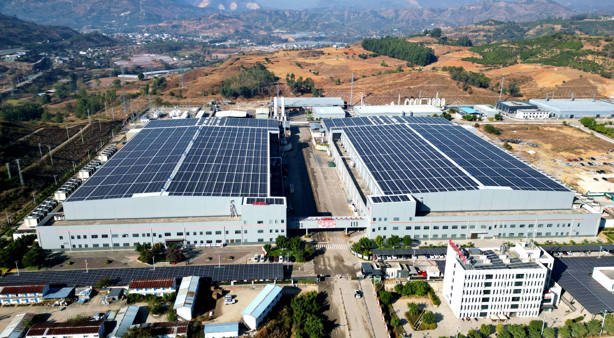 图为丽江隆基硅材料有限公司一角(丽江市委宣传部供图)清洁载能产业聚