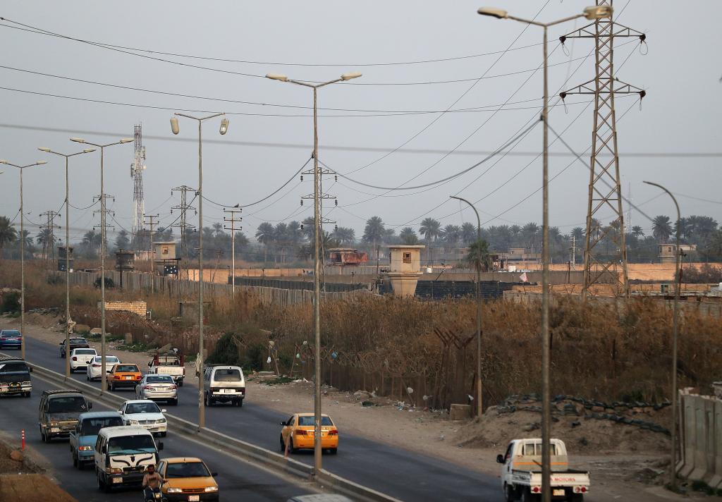 这是2023年3月5日在伊拉克巴格达西郊拍摄的阿布格里卜监狱外景.