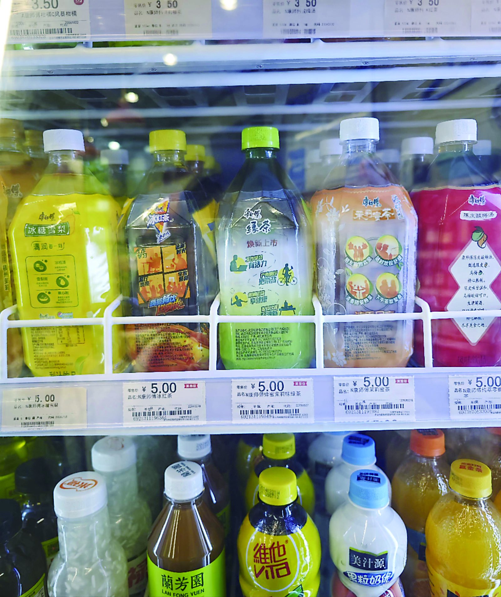 便利店饮料价格大多都在5元"3块是面子,4块是生活,不是小瓶喝不起