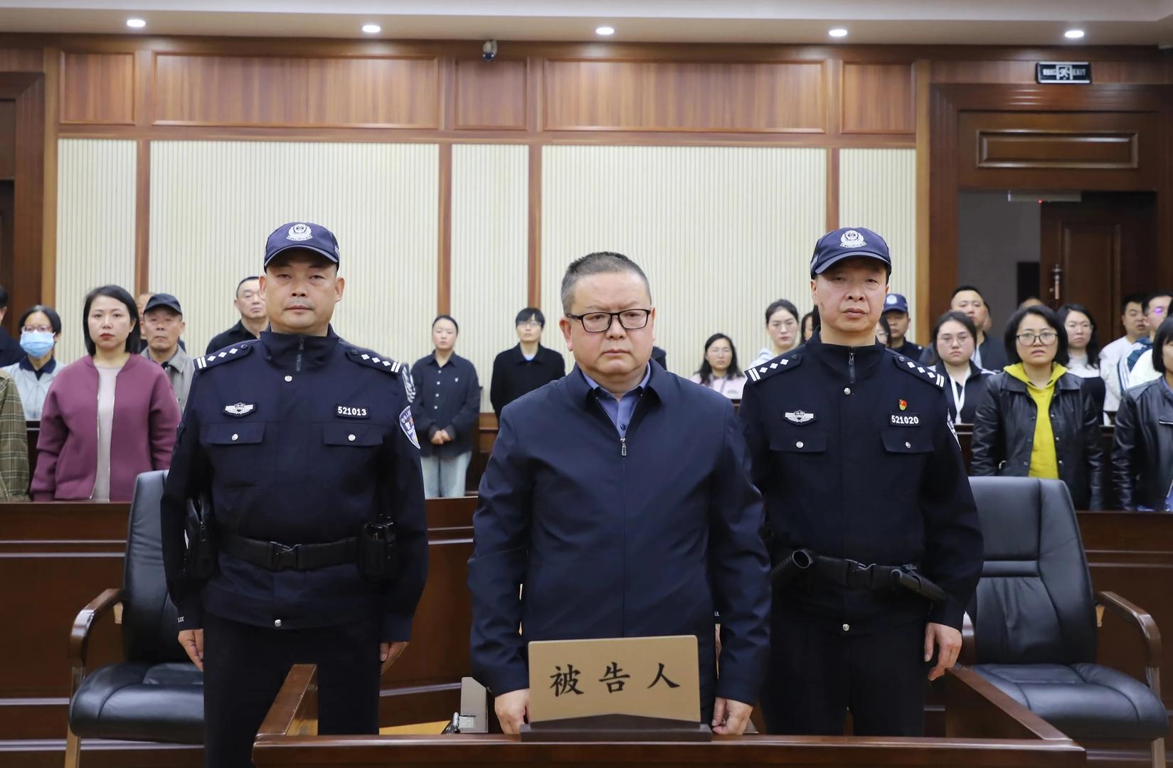 庭审现场 图据黔南州中级人民法院经审理查明,2001年至2023年