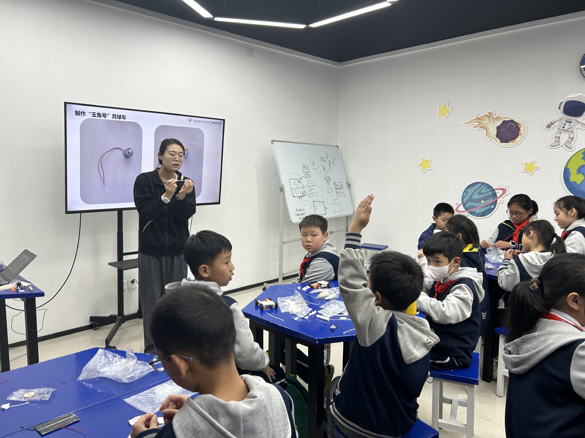 青岛宁夏路小学探索世界航天日童心同梦筑未来