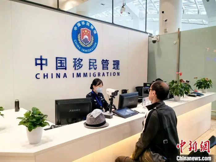 "9日9时40分许,台胞叶先生在厦门五通客运码头顺利办理边检快捷通关