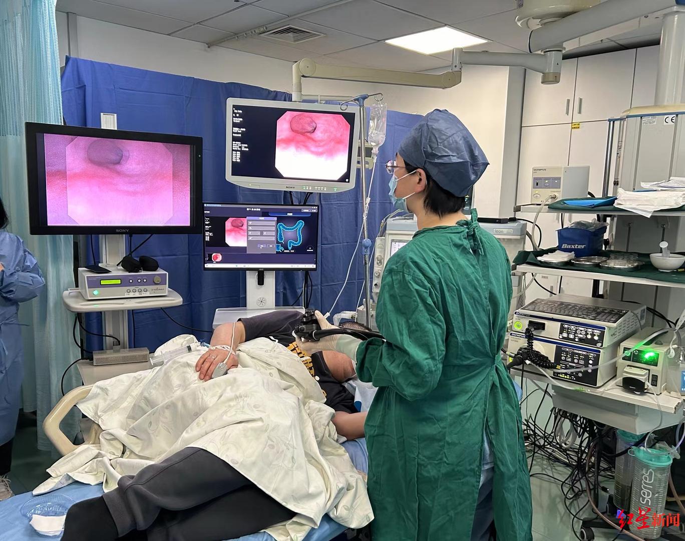 医生戴全球首创3d眼镜做肠镜检查新模式研发机构为医疗创新助力