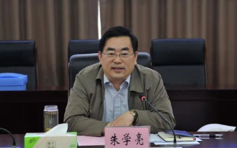 市委政法委员会网站公开简历显示,朱学亮1962年出生,曾任砀山县委书记