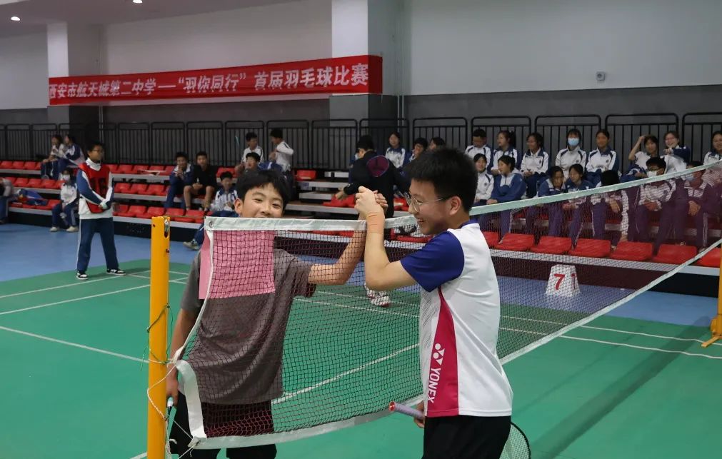 友谊第一,比赛第二,磨练球艺,友好交流,球场气氛温馨热烈!