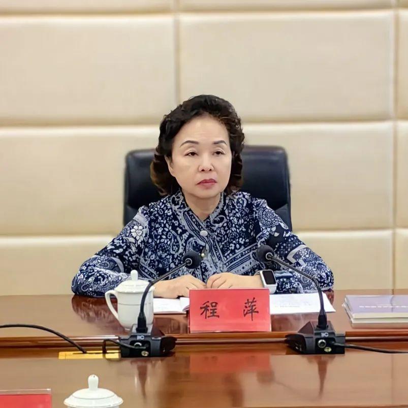 调研组一行与纳雍县相关负责同志进行了座谈.