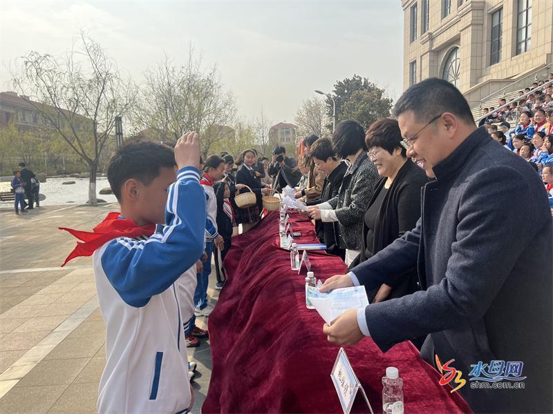 烟台二中学生步入田间地头探寻农耕文化