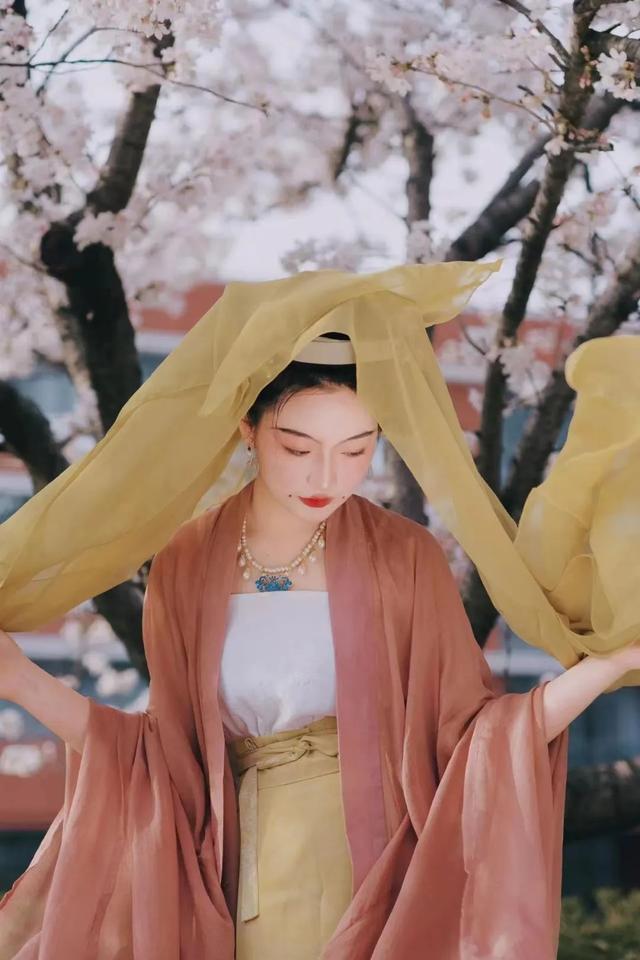 藏不住了民族风vs国际范儿