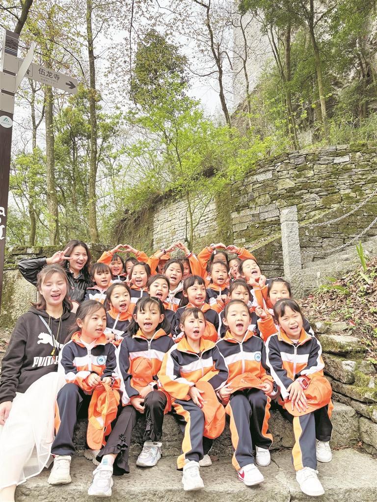 由受访者提供)贵州日报天眼新闻记者 梁珍情"李老师,今天来学校报到