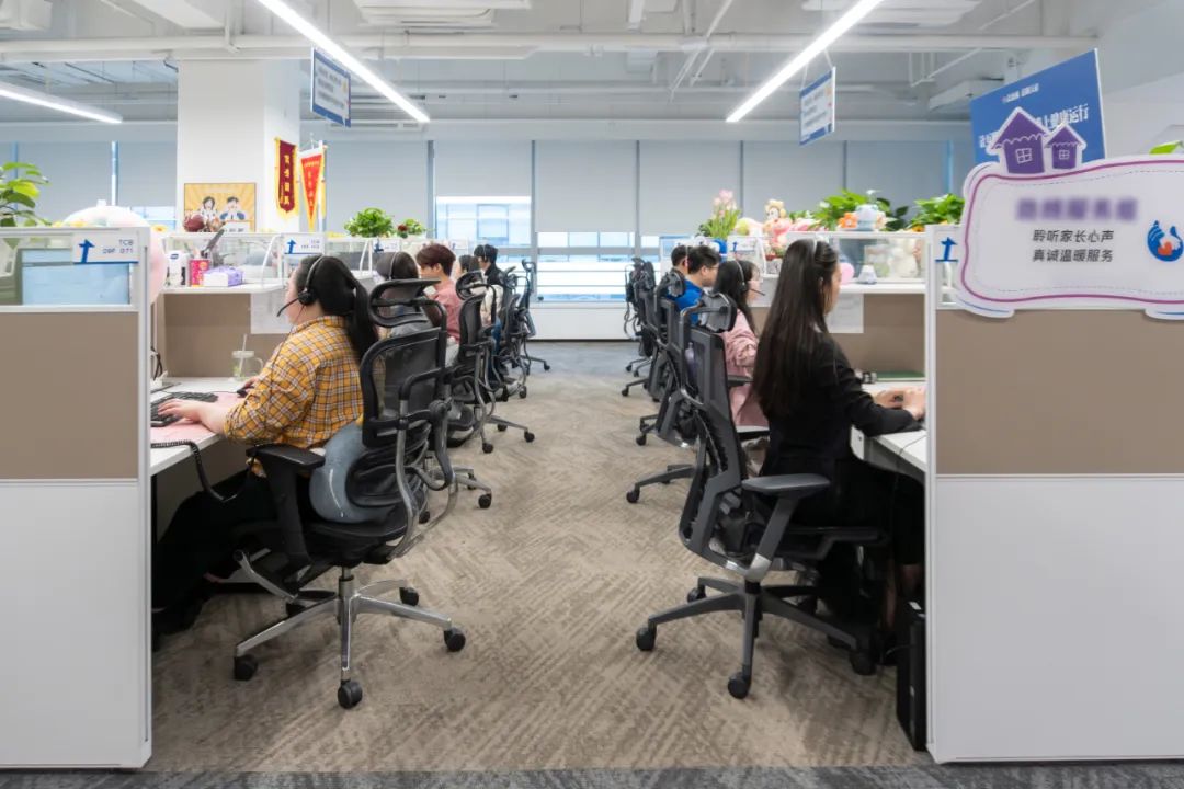 当一群客服不想只做客服__财经头条