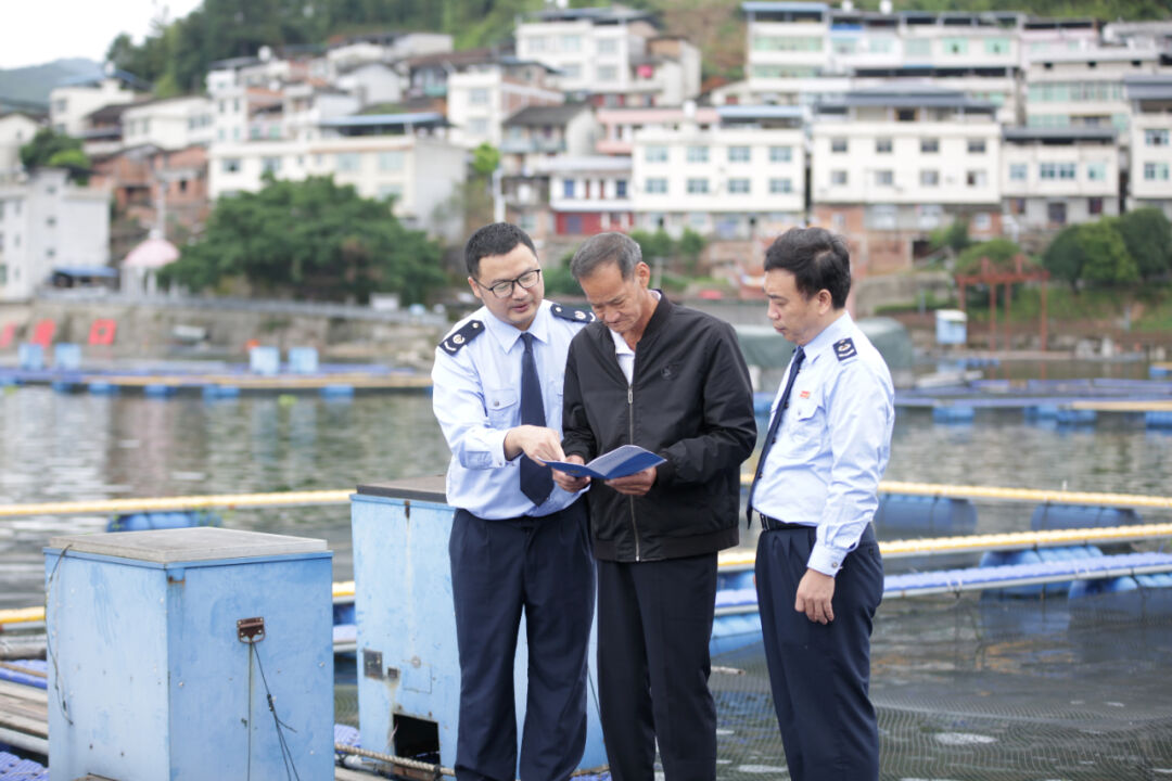 视觉荟萃税惠送暖助企发展