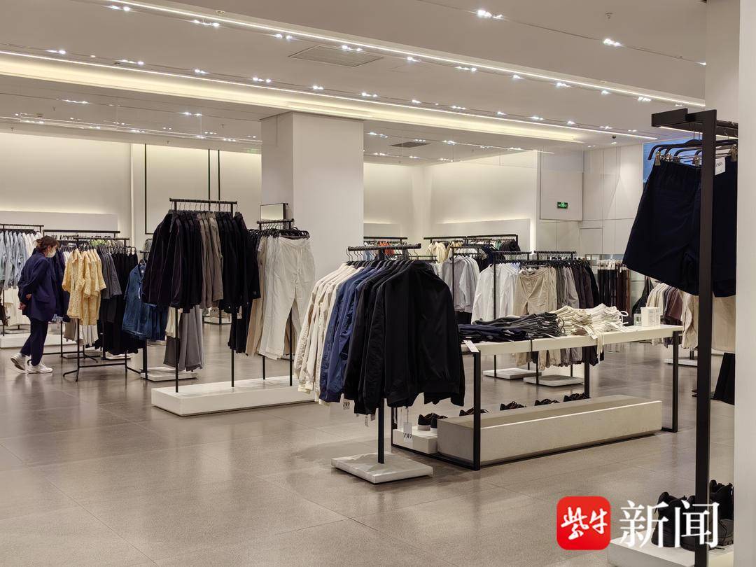 记者探访南京门店正常营业,但仅剩2家,官方这样回复