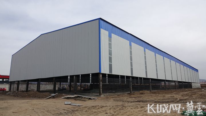 一座高标准、现代化的仓储库房主体已经封顶。河北经济日报记者 吴新光 摄