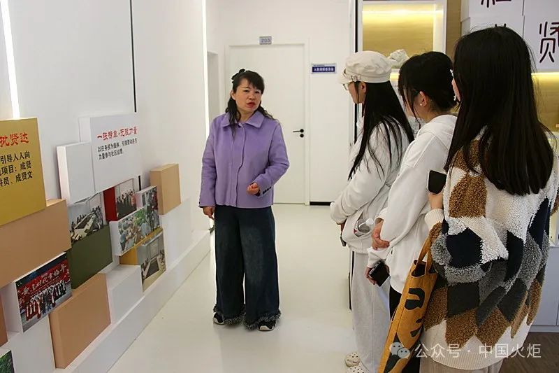 苏州市4月8日,相城区望亭镇关工委,望亭中学关工委组织教师和学生,到