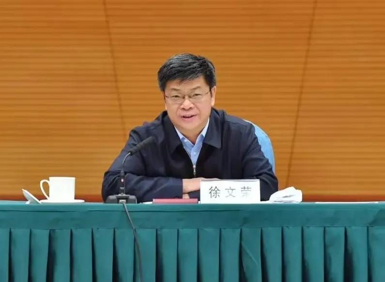 毕业于中国石油大学(华东),大学本科学历,2006年获中国石油大学(北京)