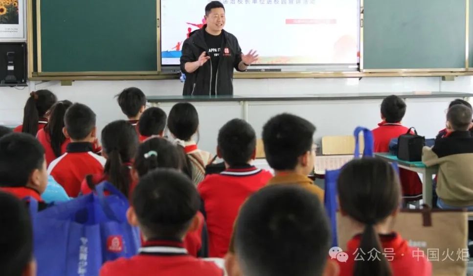 4月9日,海宁市马桥中心小学关工委邀请结对的法治校长单位来校开展