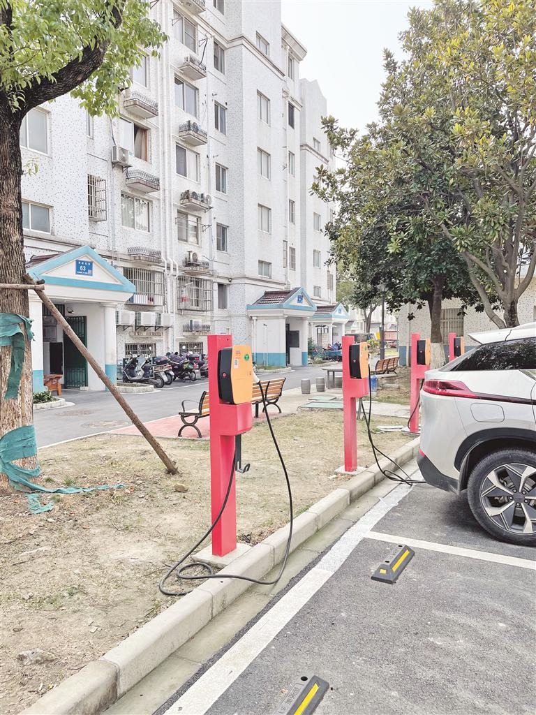 租赁车位不让安装,公用电桩场地有限……新能源充电桩进小区难在哪