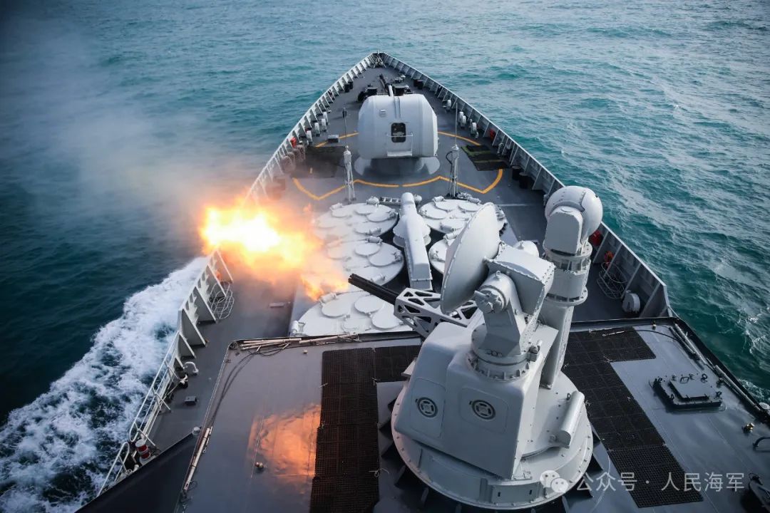 徐崇康 摄▲主炮射击.