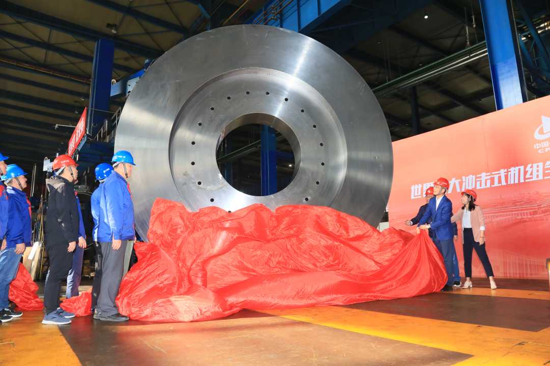 哈电集团与中国一重联合研制中国大唐扎拉水电站500兆瓦冲击式水轮发电机组成套结构的转轮锻件。资料图片