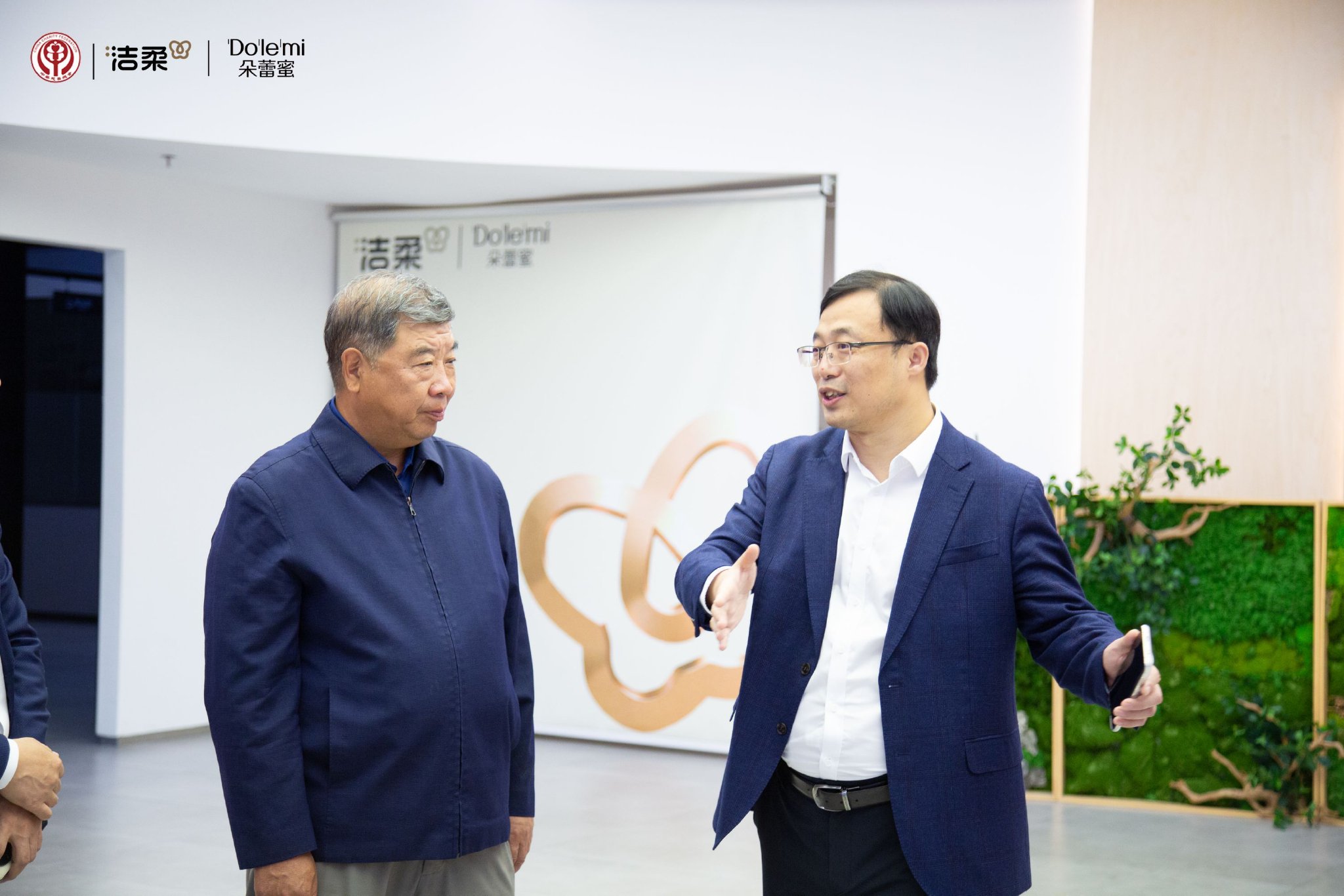 拉萨市退役军人事务局党组书记,副局长何镛,玉树州退役军人事务局党组