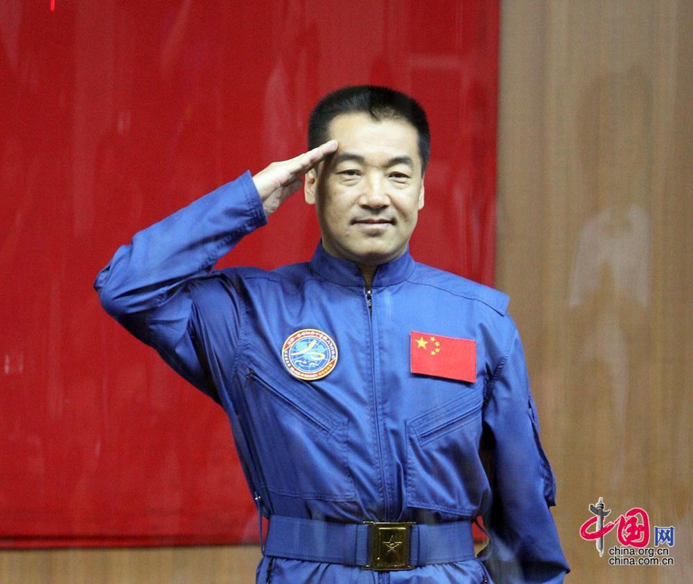 世界航天日:致敬中国的航天英雄们!|神舟_新浪财经_新浪网