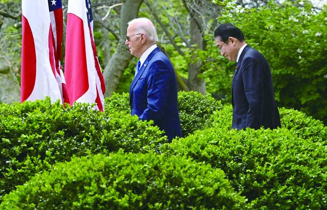 图片说明: 当地时间10日,美国总统拜登与来访的日本首相岸田文雄到达